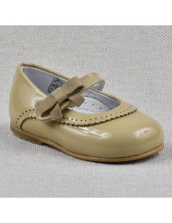 Zapato Merceditas Niña Charol Camel