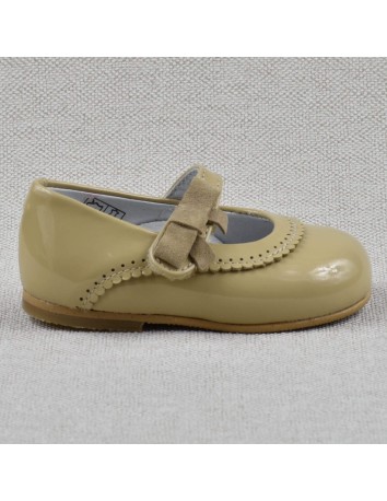 Zapato Merceditas Niña Charol Camel 2