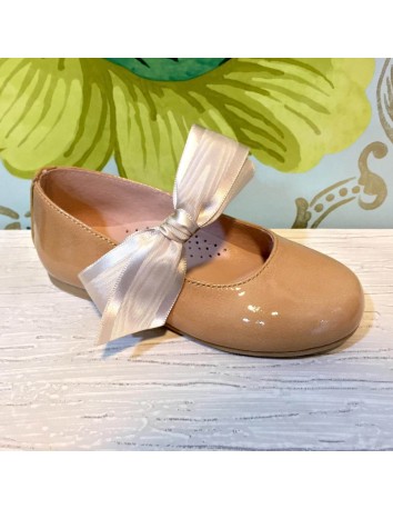 Zapato Mercedes Piel con Lazo Camel.