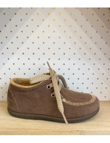 Zapato Botita niño Suede Camel