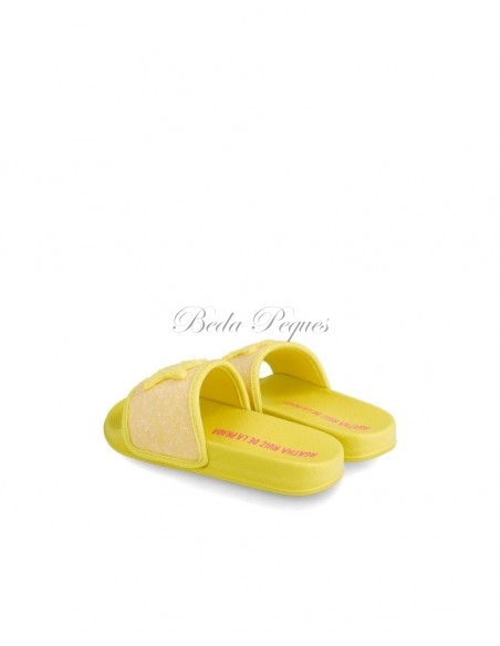 Sandalia Playa de Agatha Ruiz de la Prada en color amarillo y detalle estrella