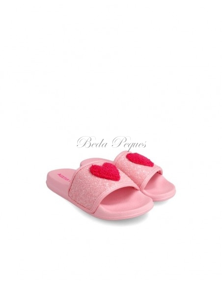 Sandalia Playa de Agatha Ruiz de la Prada en color rosa y detalle corazón
