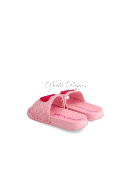 Sandalia Playa de Agatha Ruiz de la Prada en color rosa y detalle corazón