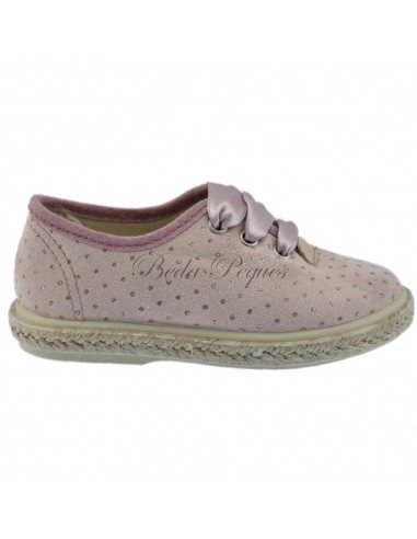 Zapato casual decorado con topitos en color...