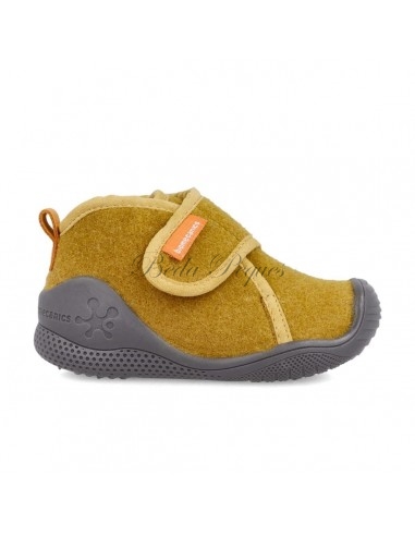 Biomecanics zapatilla casa velcro color Mostaza