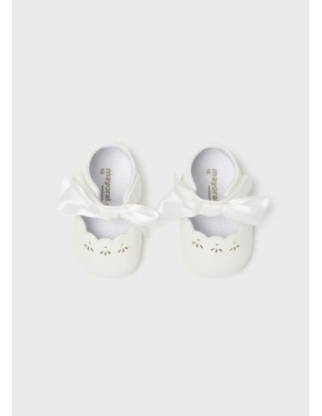 Mayoral newborn merceditas lazada color blanco