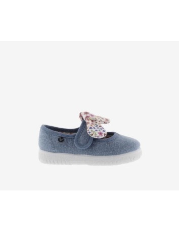 Victoria Modelo Ojalá Lona Jeans y pañuelo flores 2