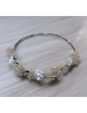 Corona de Flores Blanca y Beige