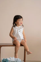 5626499