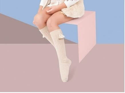743857
