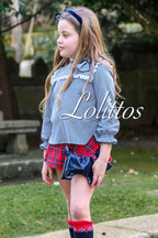 Conjunto Lolittos Terrier: blusa azul de cuadros y falda-pantalón escocesa